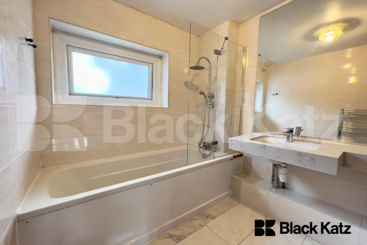 Superb 4 Bed with over 2050 Sq. Ft. of living & entertaining space Rockwell Gardens , Dulwich / Crystal Palace / Gipsy Hill Borders